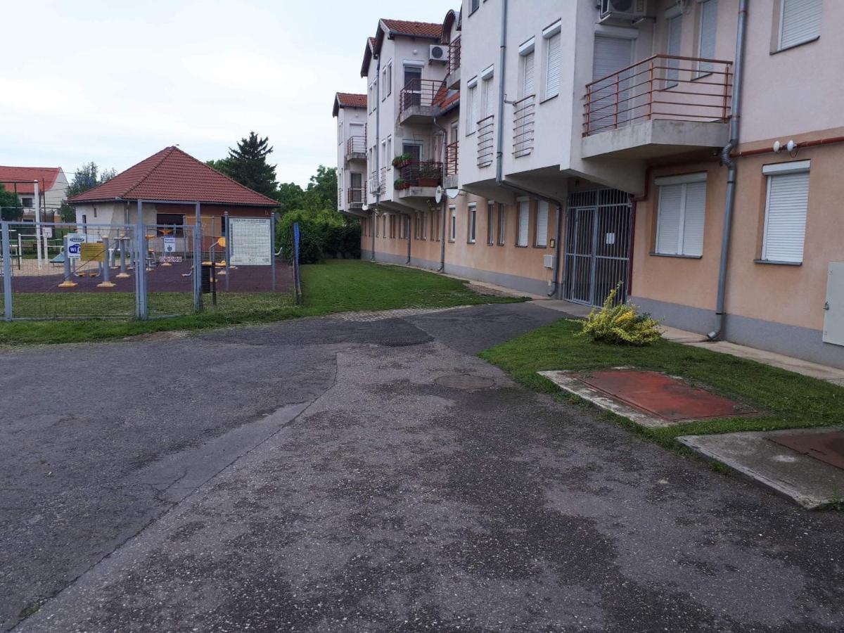 Gabrielle Apartman Hajduszoboszlo Exterior photo